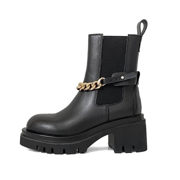 Motorcycle boot with removable gold chain. Size US 6. - Picture 1 of 5